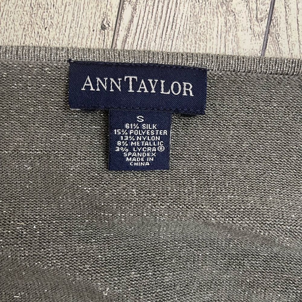 Ann Taylor Silk Blend Silver Metallic Top Size Small - Picture 4 of 4